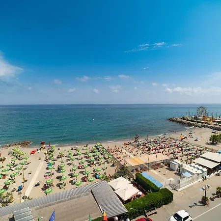 Lanterne Luxury 公寓