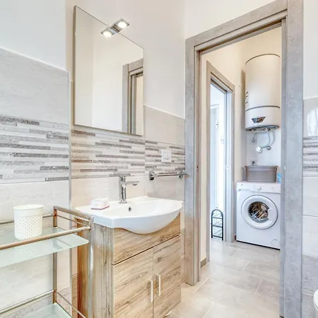 Lanterne Luxury דירה